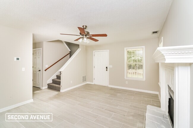 Building Photo - 514 Willow Creek Dr