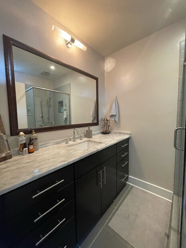 Ensuite off primary bedroom - 3215 12th St NE