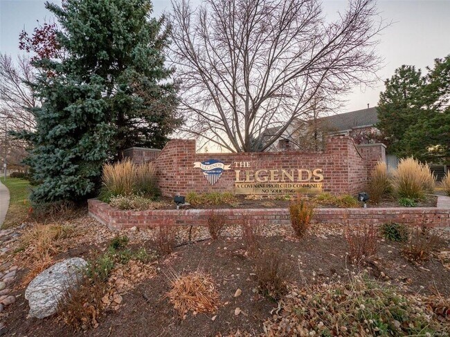 Building Photo - Cozy 3 bed 2 bath condo@ Legends at Hunter...