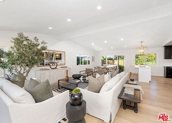 Foto del edificio - 3852 Sherview Dr