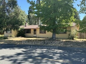 Building Photo - 615 SW Westholm Ave