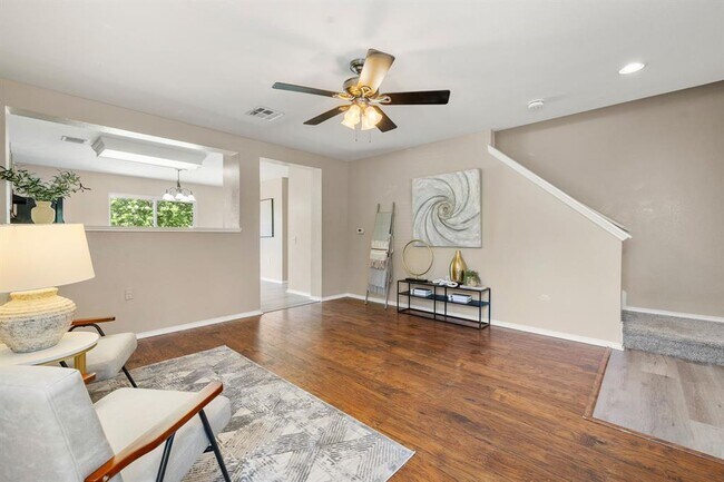 Building Photo - 5705 Viewpoint Dr
