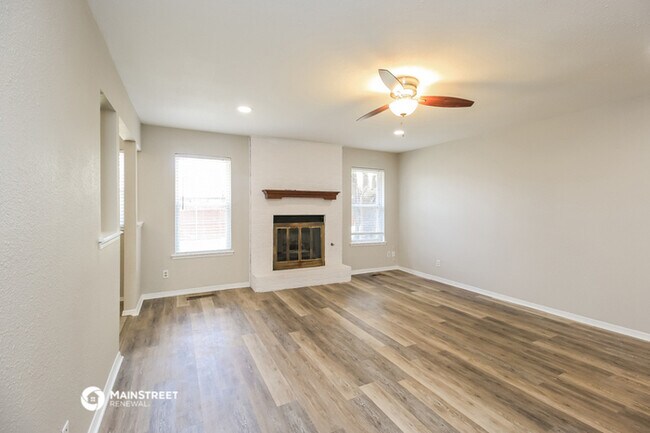 Foto del edificio - 8712 Dena Ln