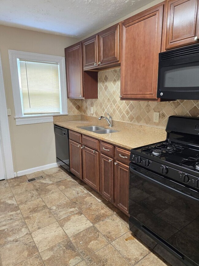 Foto del edificio - 583 Colonial Cir SE