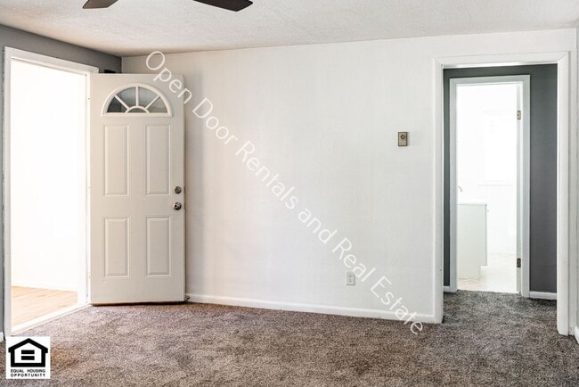 Building Photo - Newly remodeled 2 bedroom home!