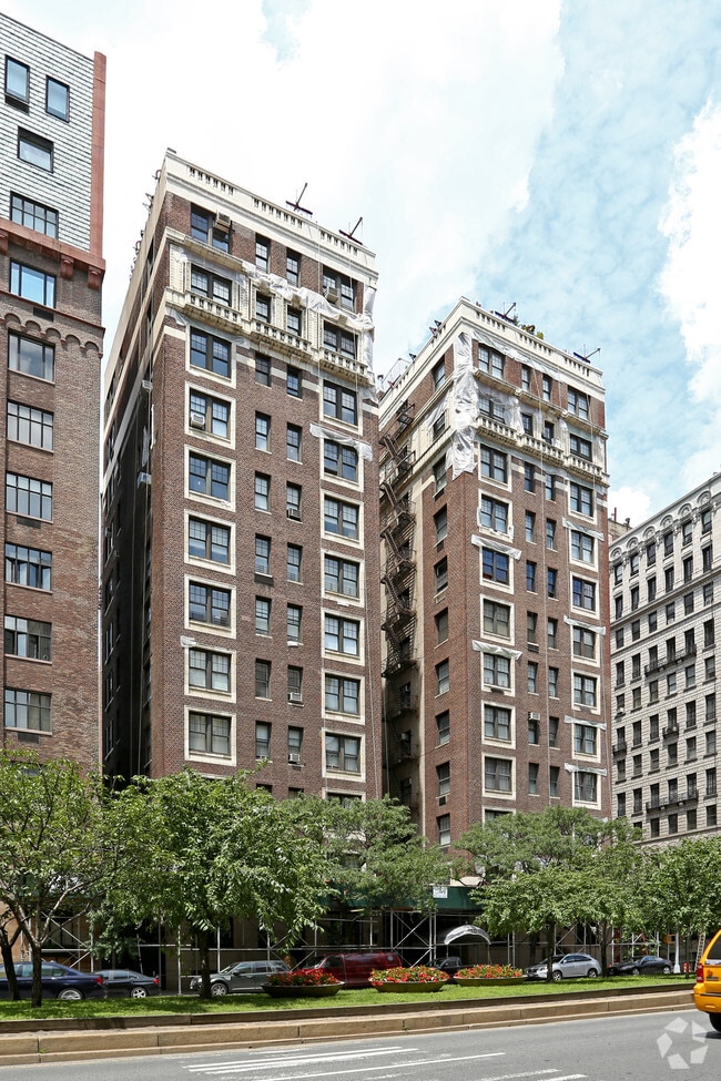 Building Photo - 830 Park Ave