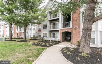 Building Photo - 4402 Silverbrook Ln