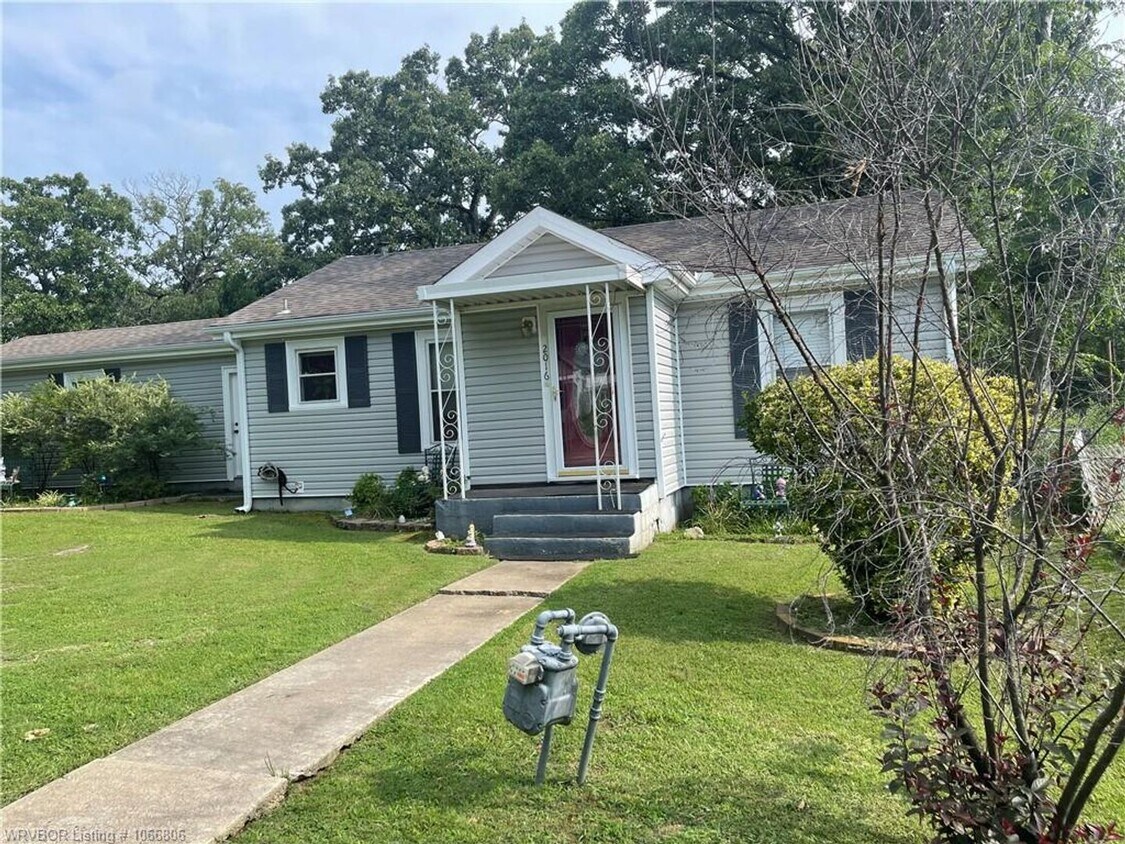 Foto principal - Charming 3 Bed 2 Bath House