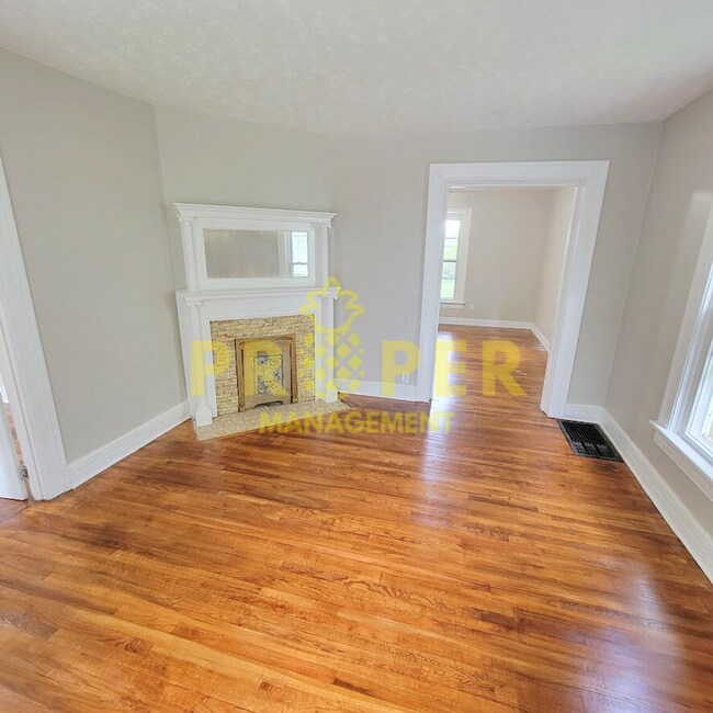 Building Photo - 4 bedrooms 2 bathrooms house for rent