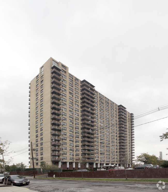 Building Photo - The Encore