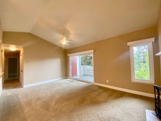 Building Photo - The Foothills Condo, 2 BD / 2 BA Single St...