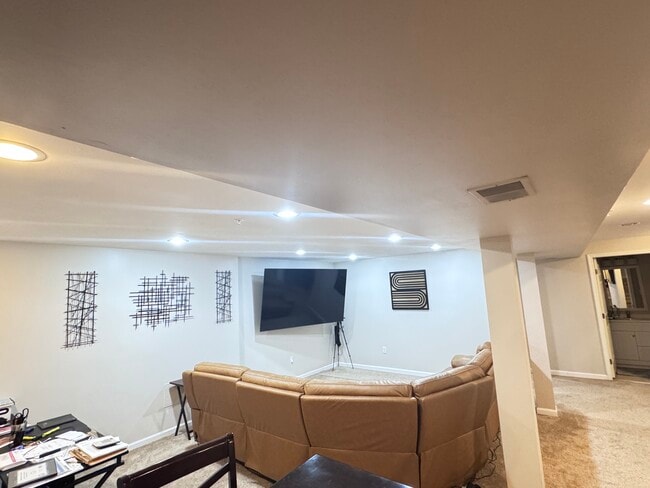 Building Photo - 6402 Barnwood Dr