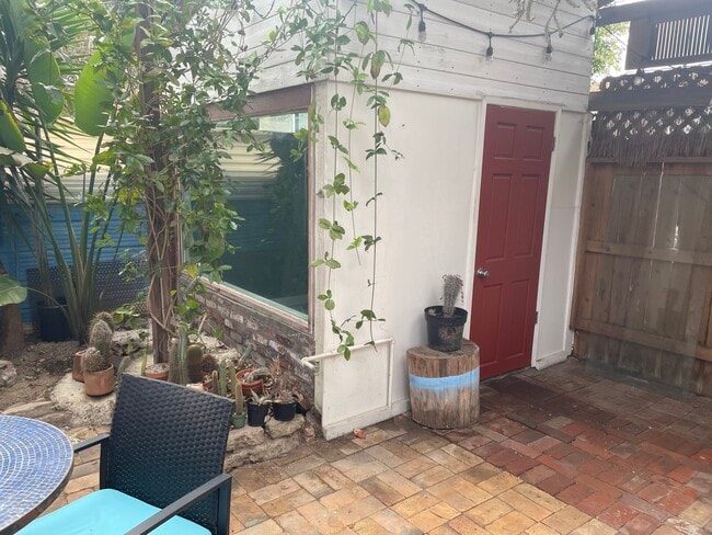 Foto del edificio - 3554 Colonial Ave