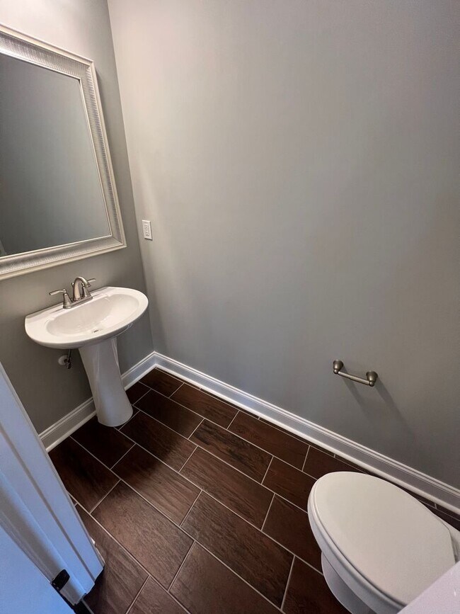 Foto del edificio - Available Fall 2026!