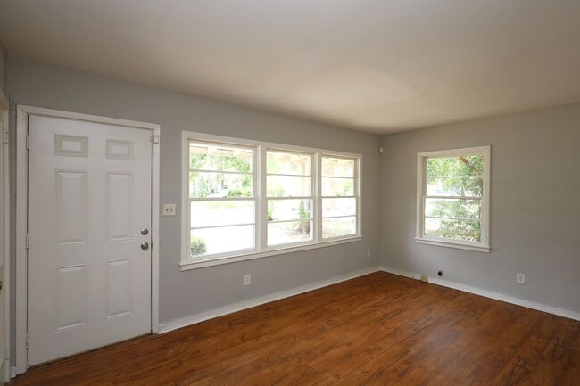 Building Photo - 1707 Clover Dr