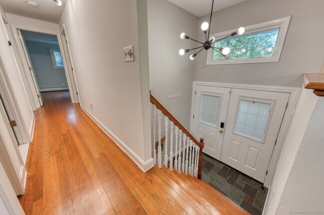 Foto del edificio - 16 Westgate Ln