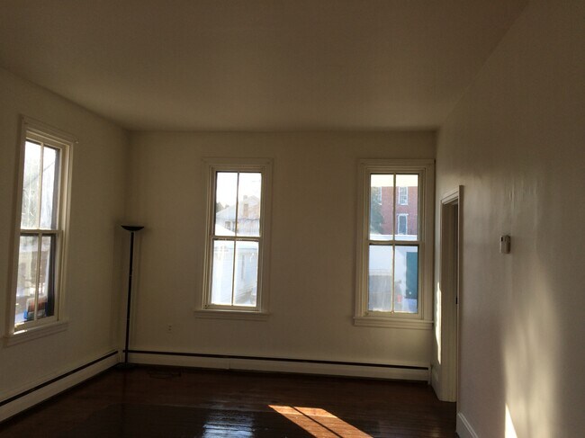 Building Photo - 340 Boyd St