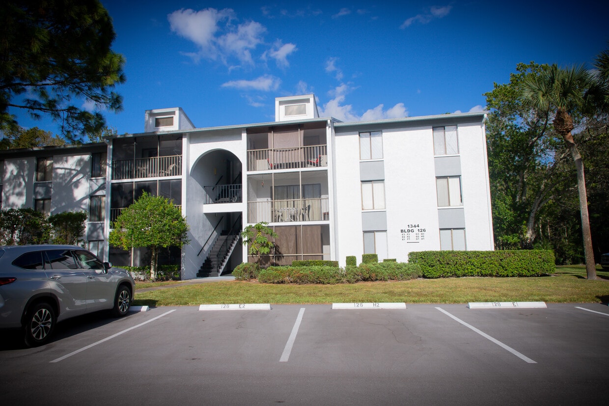 1344 Pine Ridge Cir E Unit H1, Tarpon Springs, FL 34688 Condo for