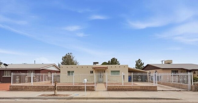 Building Photo - Beautifully Renovated Home