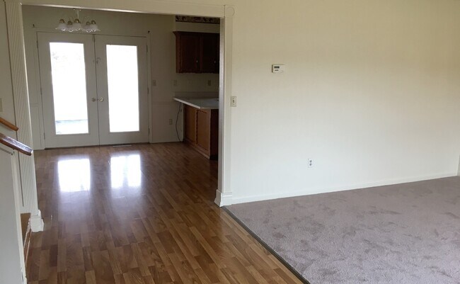 Foto del edificio - Finished Basement