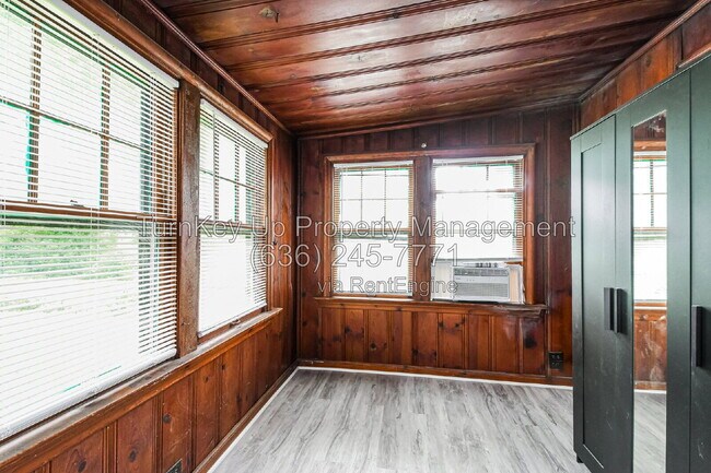 Foto del edificio - 6997 Edison Ave