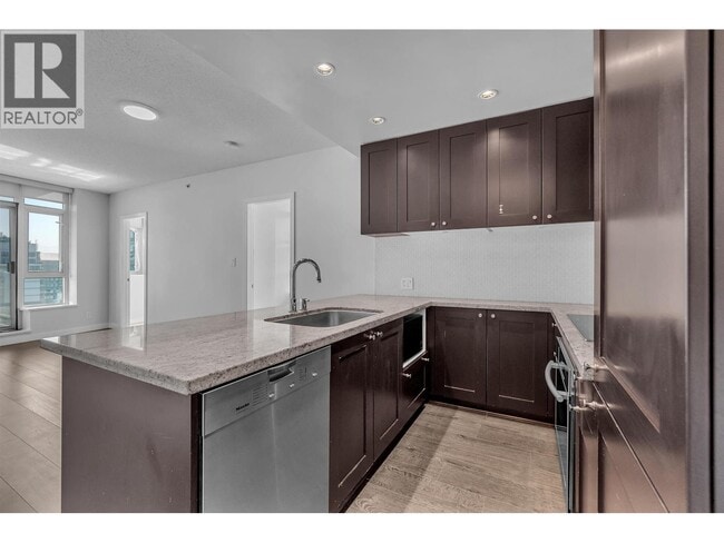 Building Photo - 821 Cambie St.