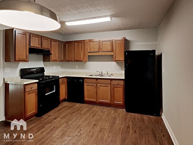 Building Photo - 3709 Summit Dr NW