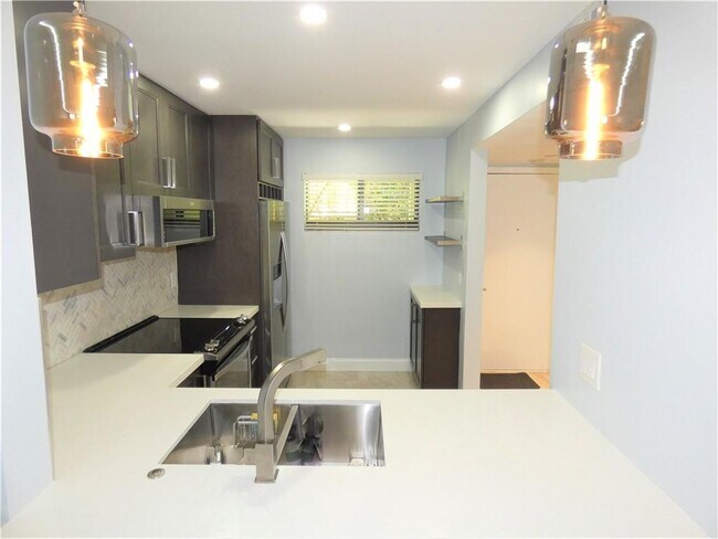 Foto del edificio - 2450 NE 15th Ave