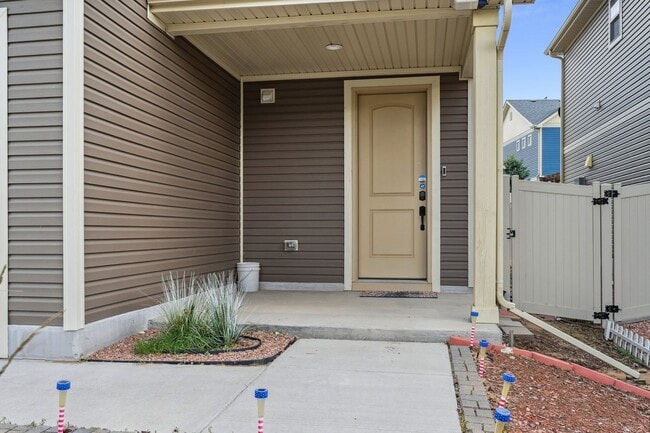 Building Photo - 3 Bedroom Single Family in Denver