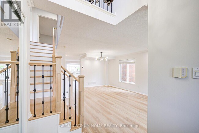 Building Photo - 2293 Oakhaven Dr
