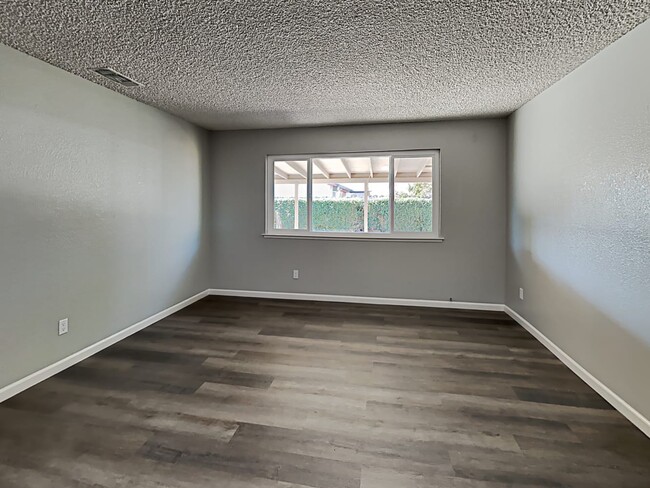 Building Photo - 6809 Coventry Dr