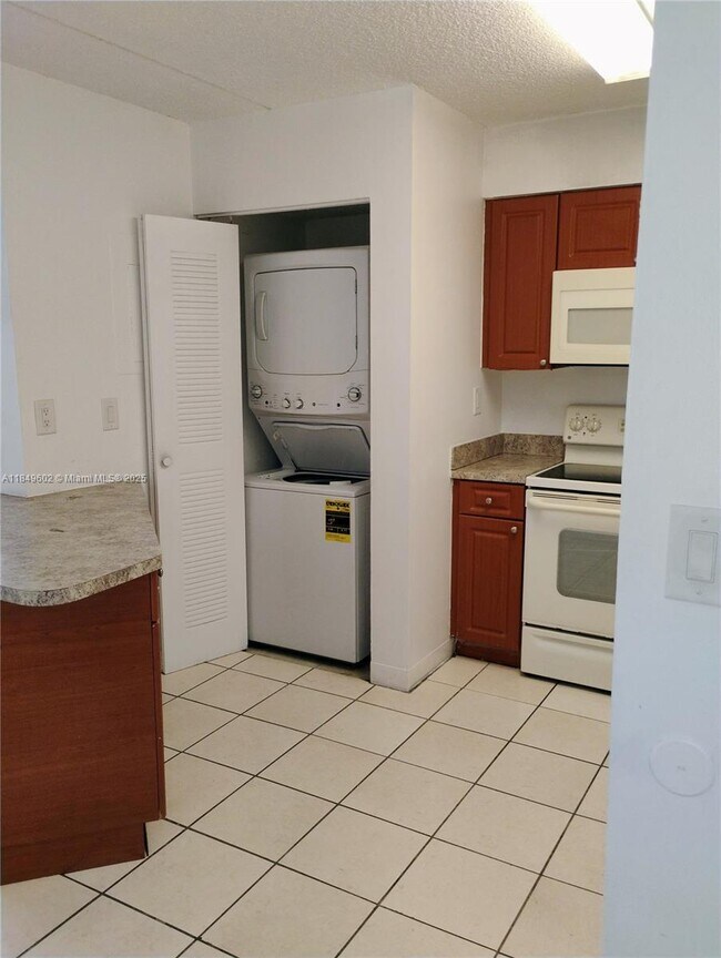 Foto del edificio - 6045 NW 186th St