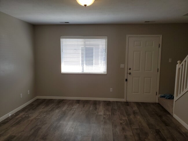Livingroom - 459 Pheasant Ridge Dr