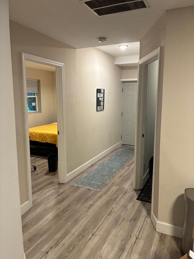 Foto del edificio - 1034 Ira St SW