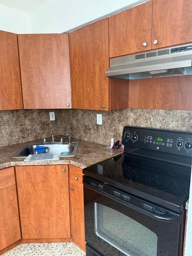 Building Photo - 50 W 24th St