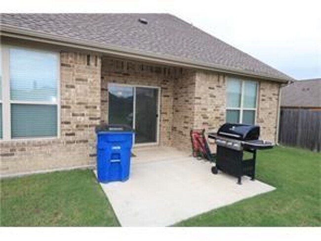 Building Photo - Beautiful 5-bedroom house in Bozmam Farms....