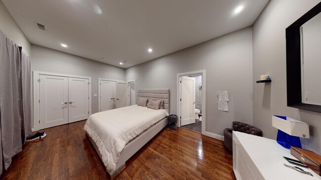 Foto del edificio - Large Fully Renovated Unit in South End, I...