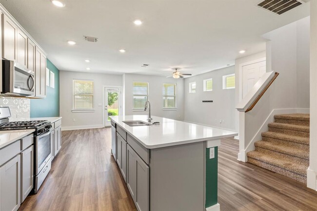 Building Photo - 7103 Travertine Spring Dr