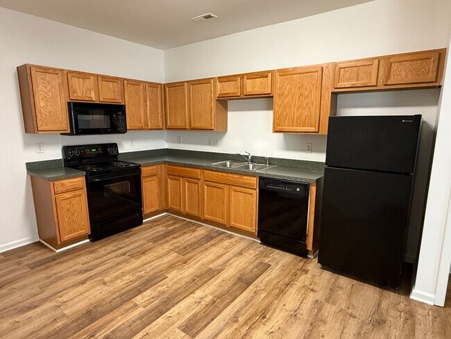 Foto del edificio - 7041 Somerset Springs Dr