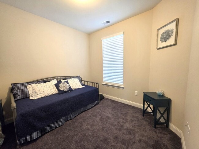 Building Photo - 3BR/2BA First-Floor Condo in The Village at Queens Harbour