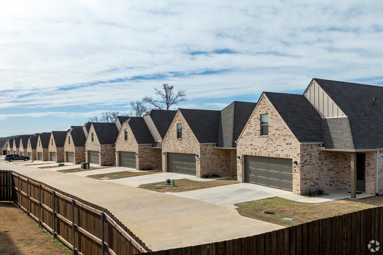 Primario - Omen Hill Villas