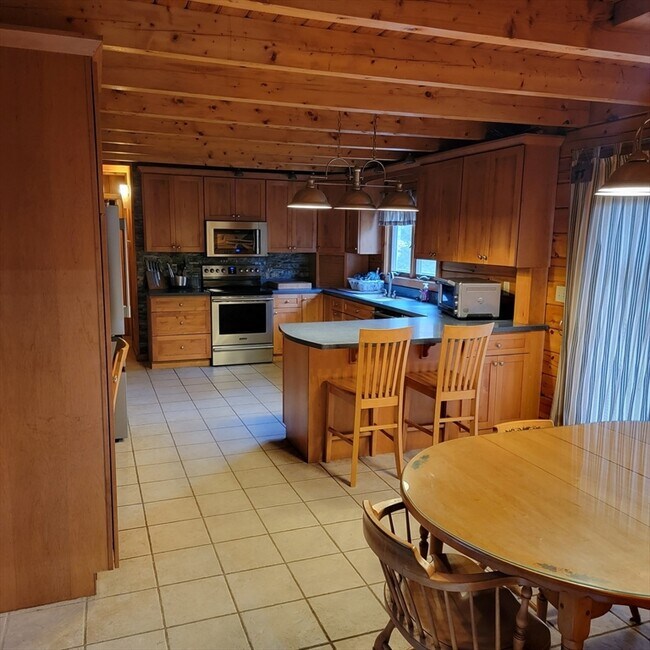 Foto del edificio - 1064 Colebrook River Rd