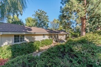 Building Photo - 17035 Oak View Dr