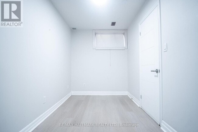 Building Photo - 116 Regina Ave