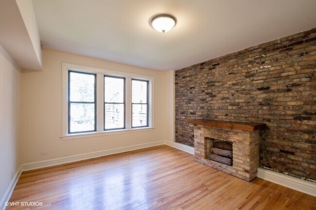 Building Photo - 3509 N Racine Ave