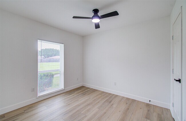 Foto del edificio - 15448 Chipman Ln.