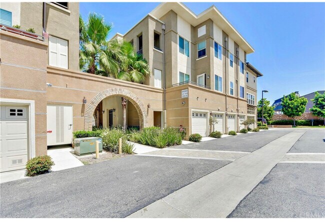 Building Photo - 16121 Gables Loop