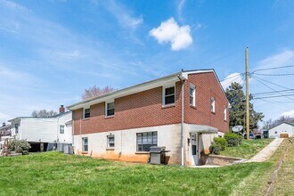 Building Photo - 805 McCausland St