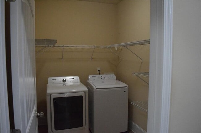 Building Photo - 480 Meadow Hill Dr