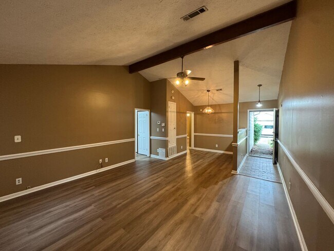 Foto del edificio - Attached Single Level 3 bedroom 2 bath